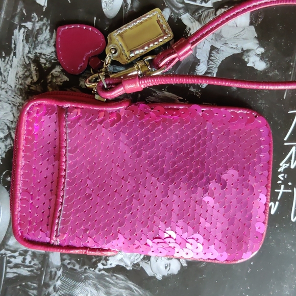 Coach Poppy Wristlet - Picture 4 of 6